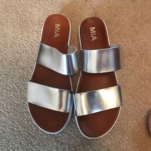 Mia sandals